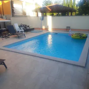 https://apartments-residence-v.in-istria.net